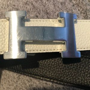 Men’s H Belt buckle belt white and black reversible sz 46/115 (Dupe)